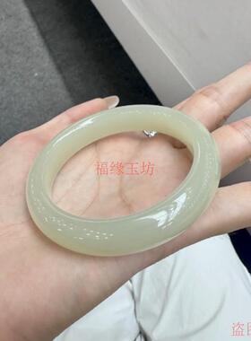 新疆玉手镯冰种青白玉