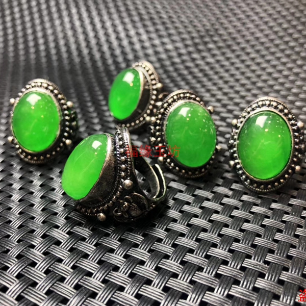 缅甸翡翠戒面冰种阳绿鸽子裸石