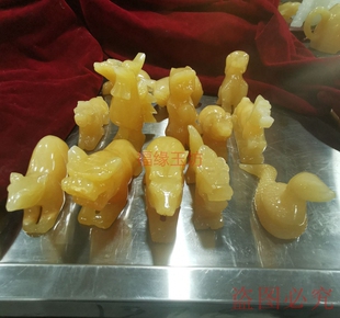 米黄玉石十二生肖一套小把件鼠牛虎兔龙蛇马羊猴鸡狗猪小摆件
