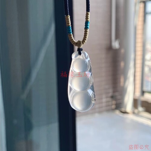 精品高冰白玉髓四季豆吊坠