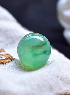 天然缅甸翡翠冰种飘绿珠子