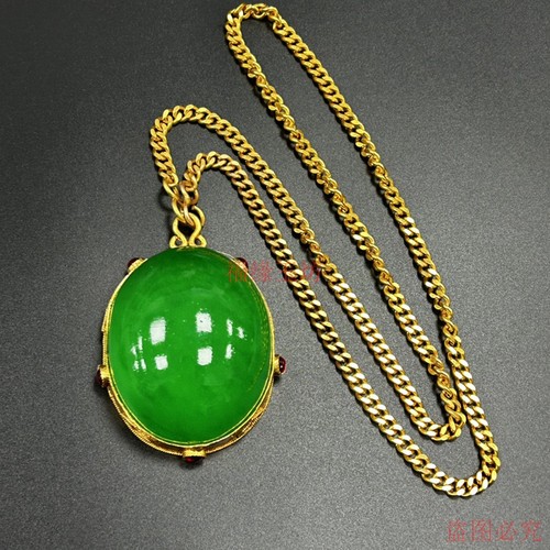 精品天然石英岩玉吊坠冰透满绿霸气大鸽子蛋鎏金镶嵌男女同款颈饰