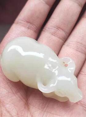 和田晴水色属牛玉佩转乾坤