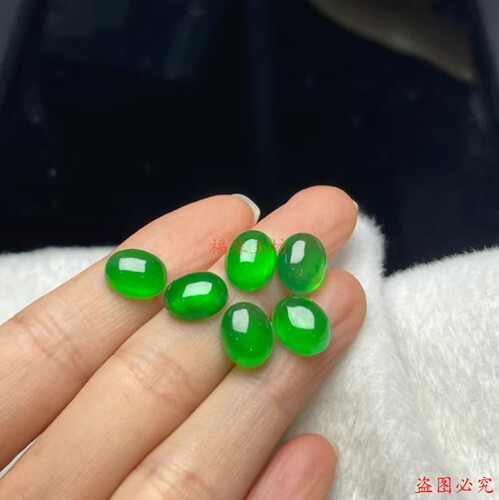 缅甸翡翠冰种满绿色翡翠蛋面水润通透干净无瑕疵尺寸8*10毫米