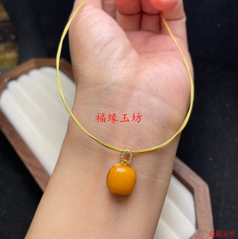新品鸡油黄蜜蜡方糖套链精美镶嵌锁骨链吊坠挂件百搭时尚