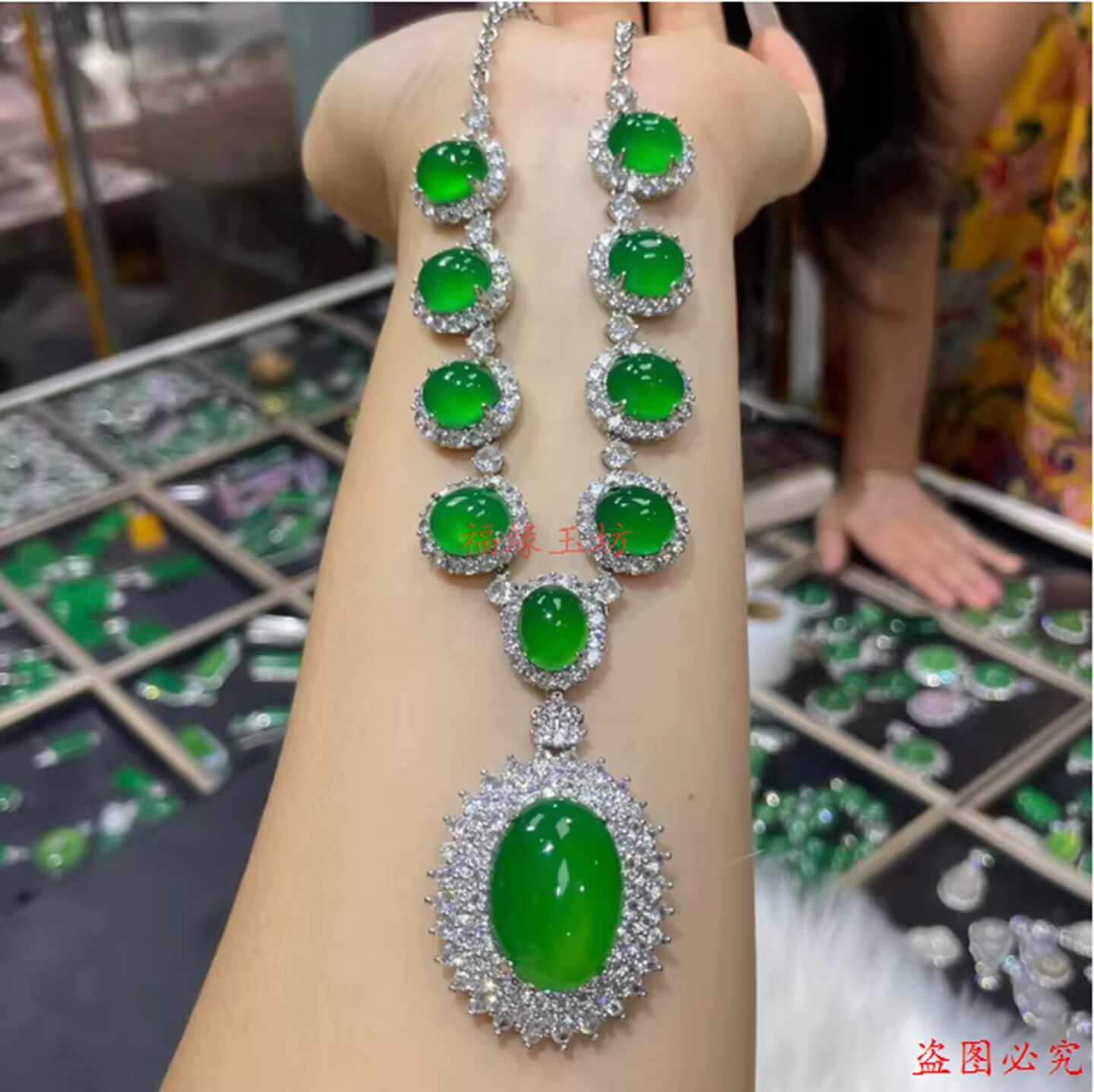 冰种帝王绿玉髓豪华镶嵌项链吊坠椭圆形高级饰品阳绿玉石