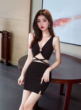 2026新款性感低胸高腰女显瘦沙滩度假夜场露背连衣裙