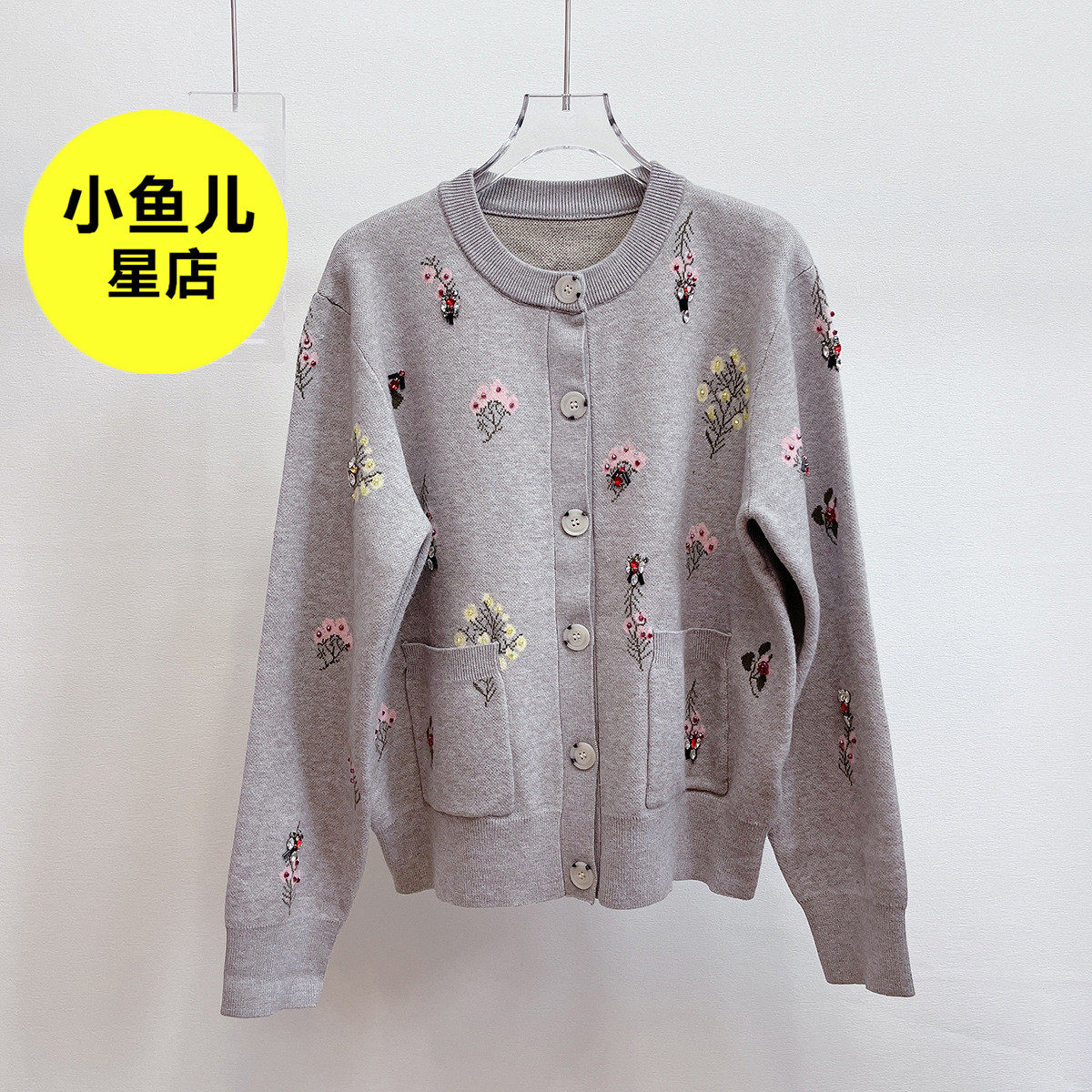 钉珠镶钻灰色圆领百搭绣花毛衣