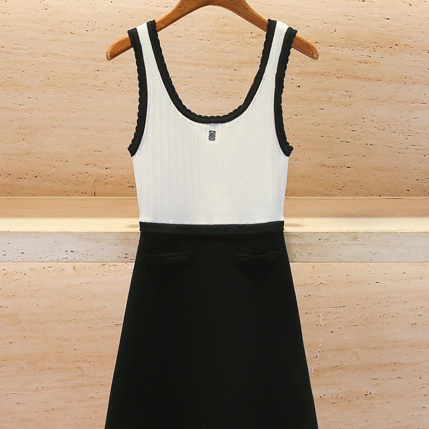 法式浪漫春夏新款小香风黑白撞色拼接针织吊带裙时尚修身显瘦短裙,女装/女士精品,连衣裙,淘宝优惠券,粉丝福利购,淘宝优惠卷