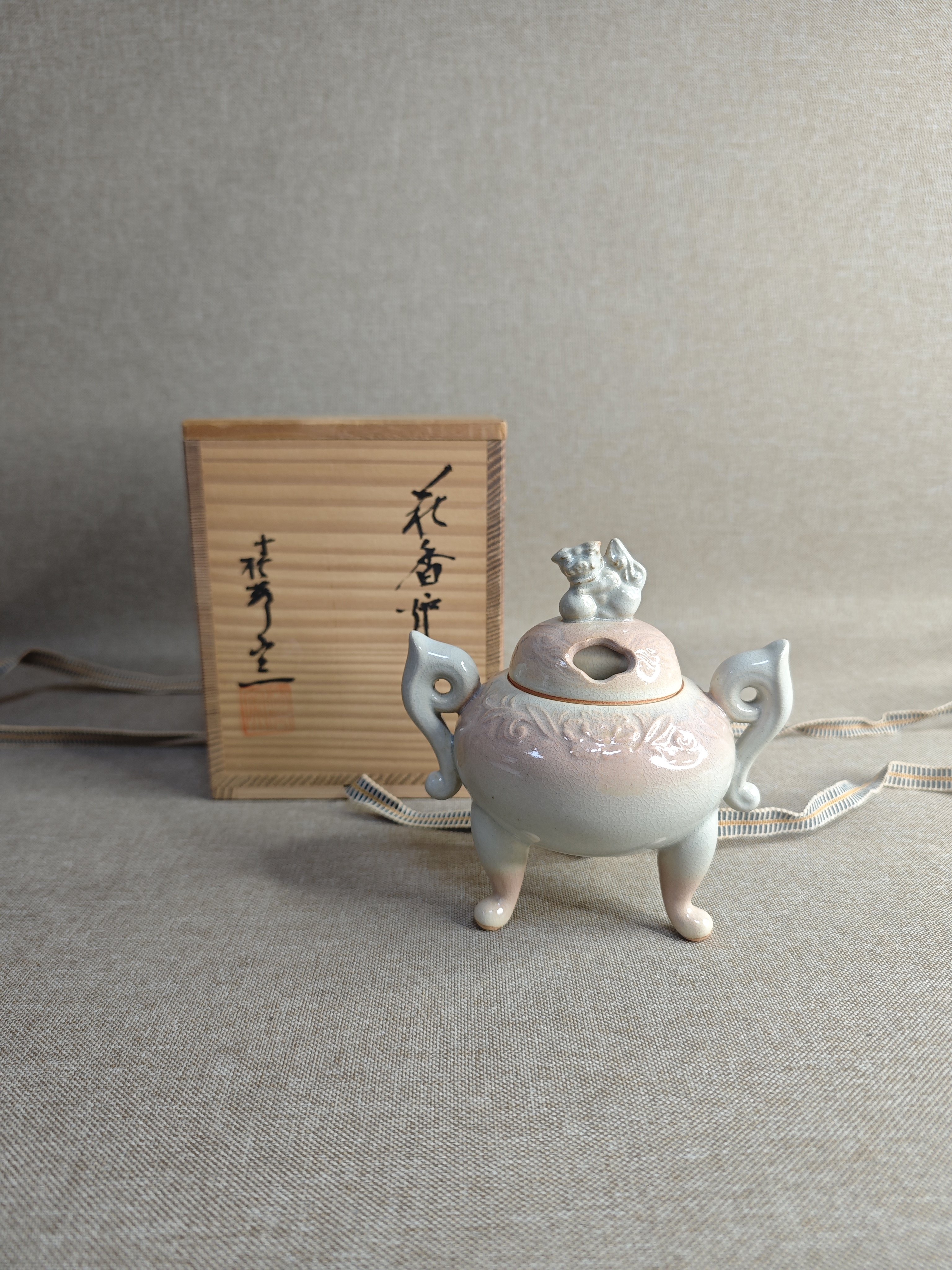 日本进口中古瓷器全新正品萩烧椿秀窑作双耳狮子摘三足香炉