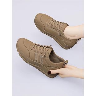 软底运动鞋女款2025秋季防滑健身旅游鞋跑步鞋轻便妈妈开车鞋子