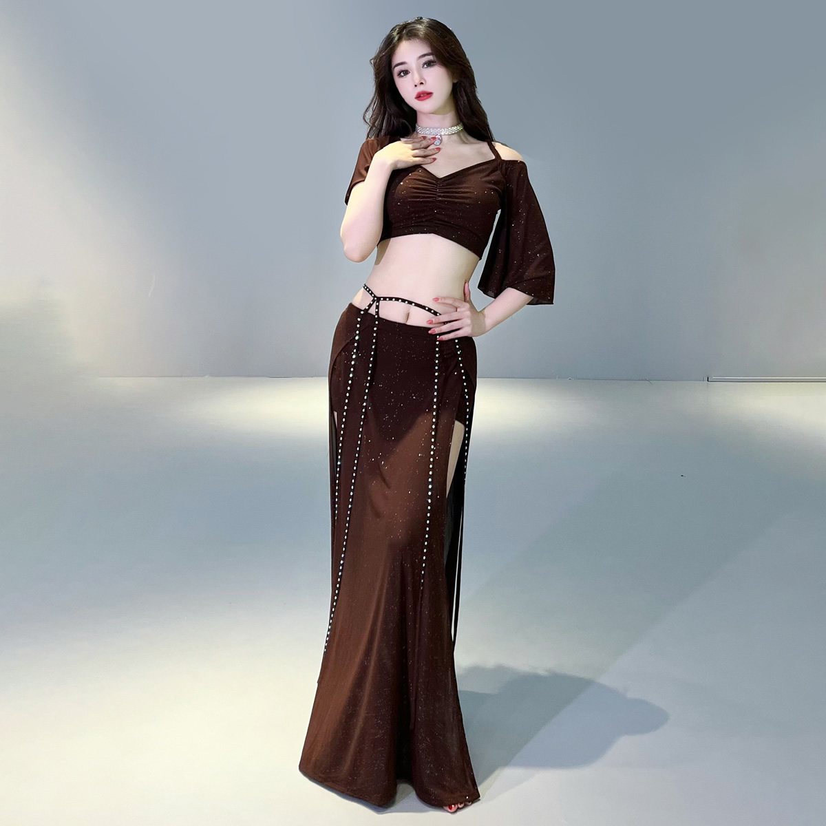 舞娘烫钻流苏喇叭袖设计