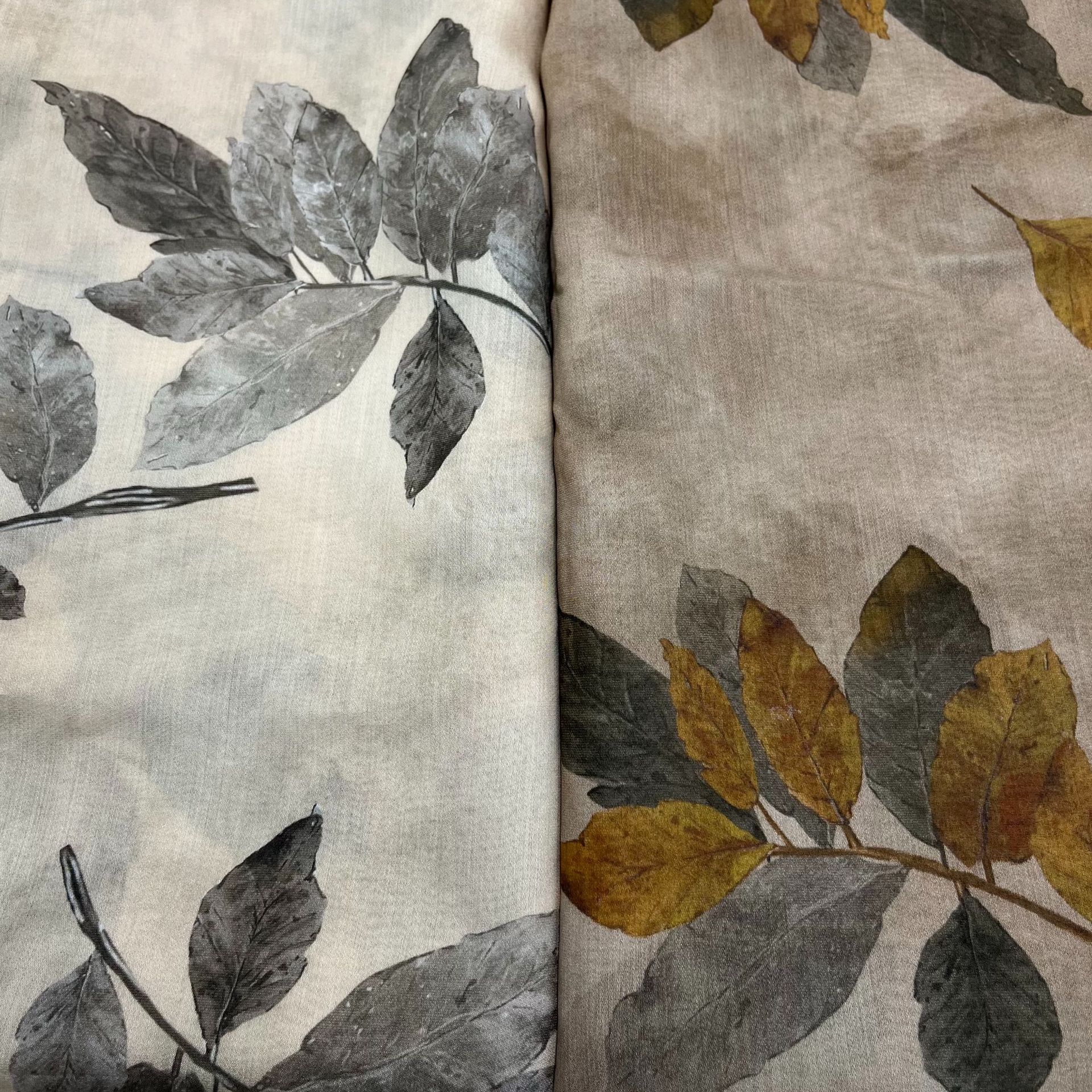 新款超薄天丝印花面料国风质感微透视数码印花布料