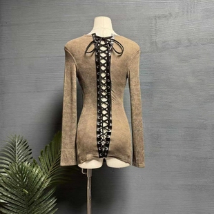 镜服饰2026春季性感辣妹长袖T恤女背后绑带心机设计感上衣10801