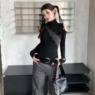 镜服饰2026春款露肩长袖T恤女设计感小众链条装饰打底上衣10700