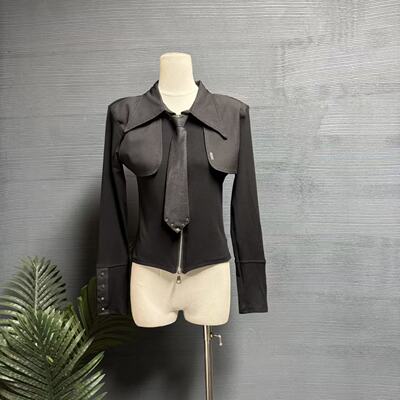 镜服饰2026春季学院风假两件翻领长袖女领带装饰垫肩短外套10783