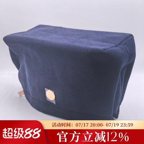 娇兰兰花系列深蓝色绒布化妆包