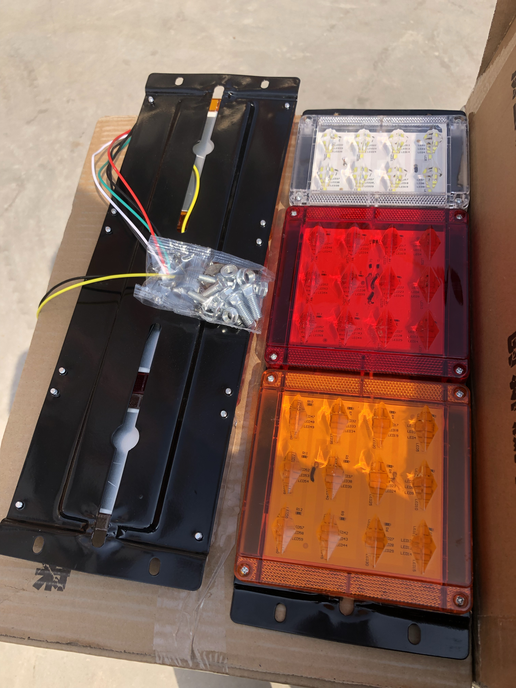 货车LED后尾灯24V超亮防水防砸防撞转向灯通用改装总成强光