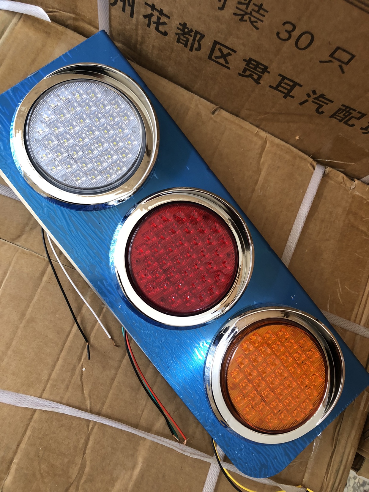 大货车LED后尾灯24V三联中集挂车改装超亮防水三色组合后尾灯总成