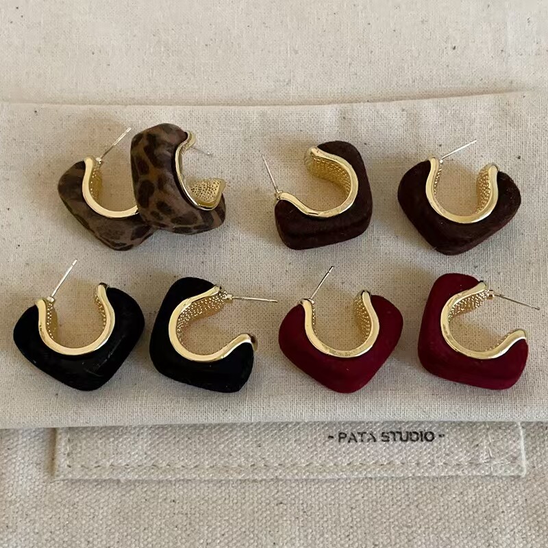 欧美时尚几何C形植绒豹纹耳钉女复古潮流轻奢高级感百搭耳环耳饰