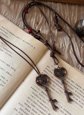 复古做旧古铜咖蝴蝶钥匙吊坠项链ins个性小众甜苦美拉德毛衣链女