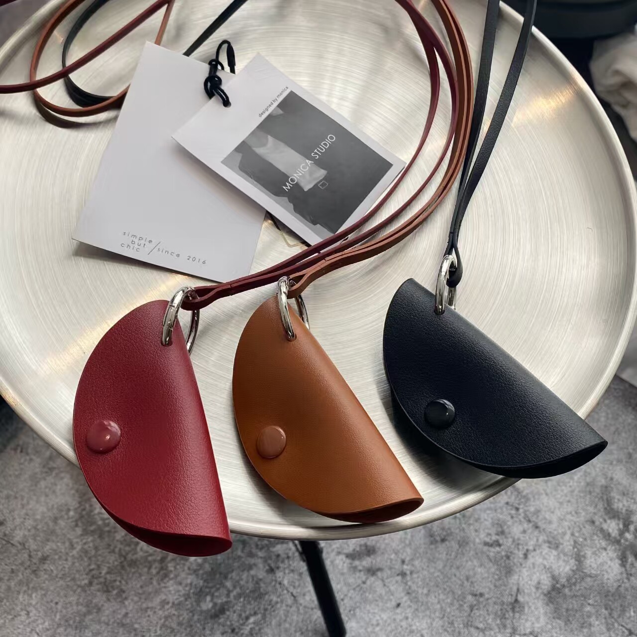 休闲风皮革挂脖钥匙包项链时尚简约凹造型挂脖包长款毛衣链新款