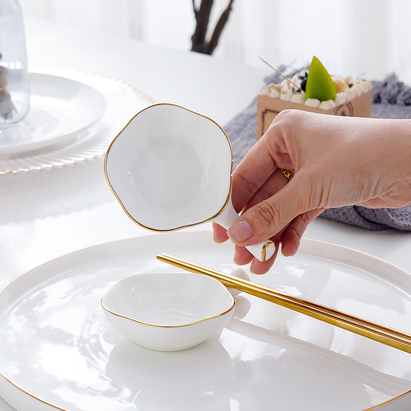 家用骨瓷蘸料筷架创意花瓣筷子托小菜碟味碟陶瓷多用点心碟筷托