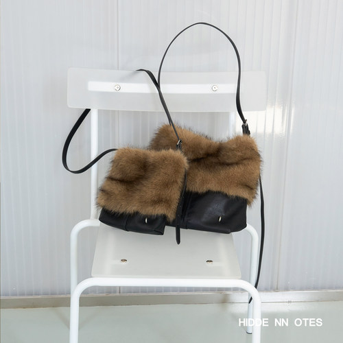 软fufu超好手感的毛绒手机包