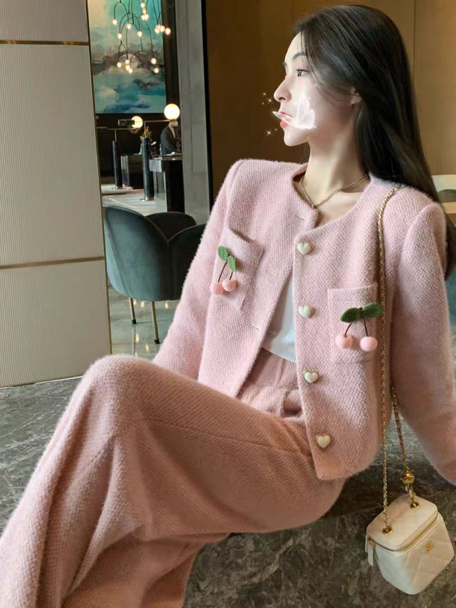 粉色小香风套装女2025年新款早秋流行穿搭巨好看的上衣裤子两件套