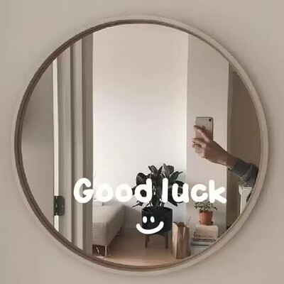 好运幸运可爱笑脸白色服装镜子