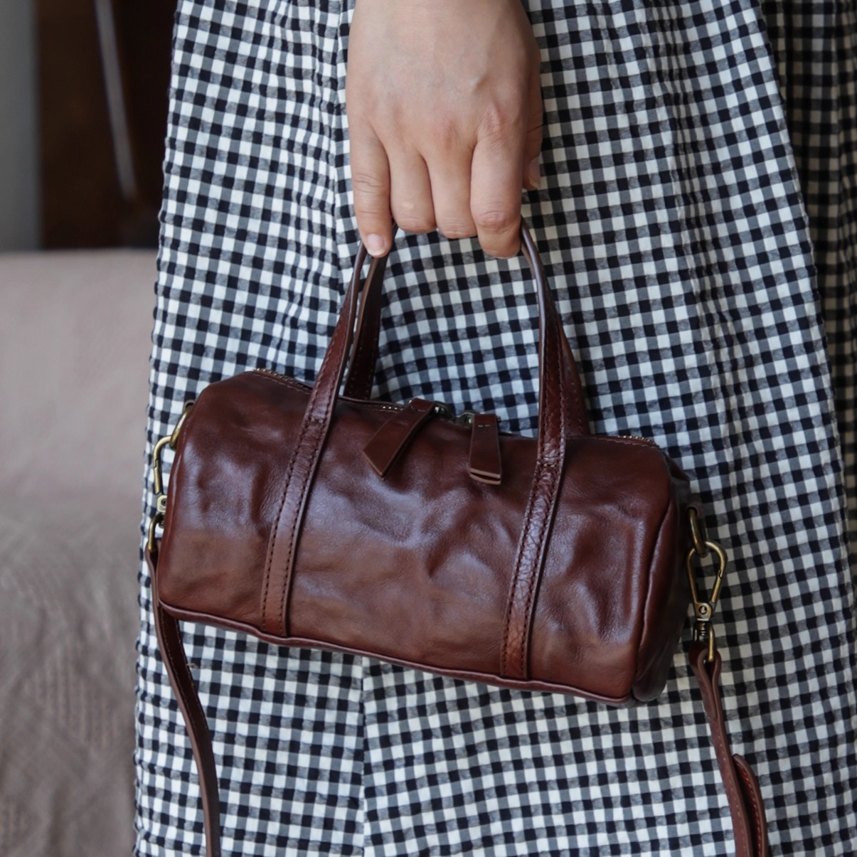 头层牛皮圆筒包手提斜挎小包