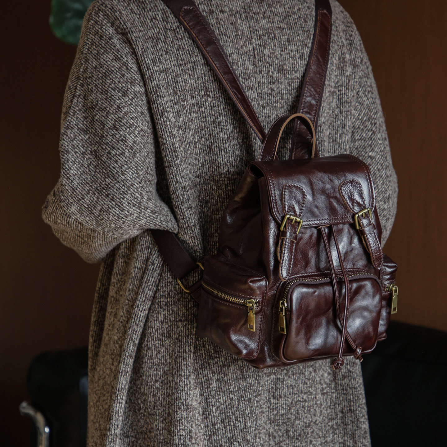 漫色复古真皮双肩包女2025秋冬植鞣头层牛皮大容量通勤旅行小背包