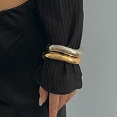 欧美高级感时尚 不规则弧面弹簧式 手镯女 模特T台走秀搭配饰品潮人