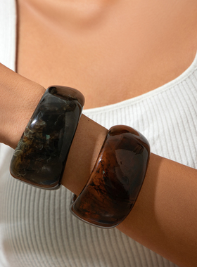 不规则宽面晕染树脂手镯女 2026夸张时尚网红旅拍写真拍照配饰品