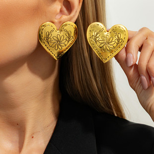 网红气质写真拍照饰品 新潮个性 复古金属印花桃心耳钉女 2026春季