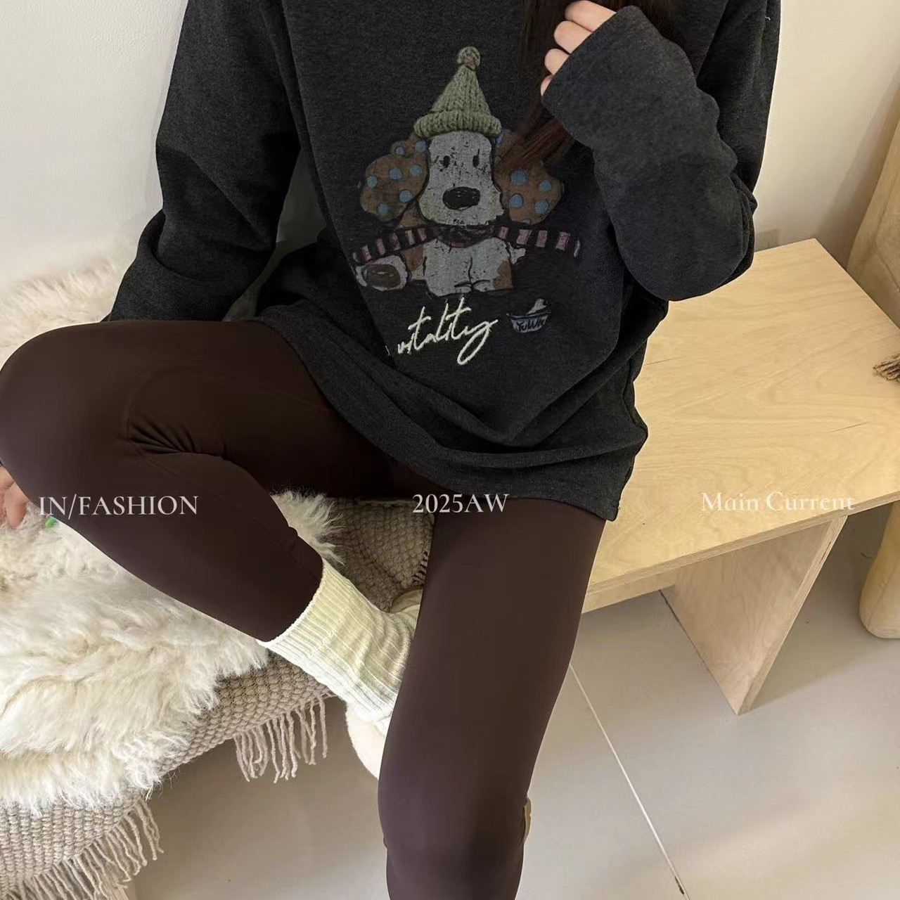 one深灰色磨毛长袖T恤女冬中长款遮屁股磨毛长棉绒卡通印花打底衫