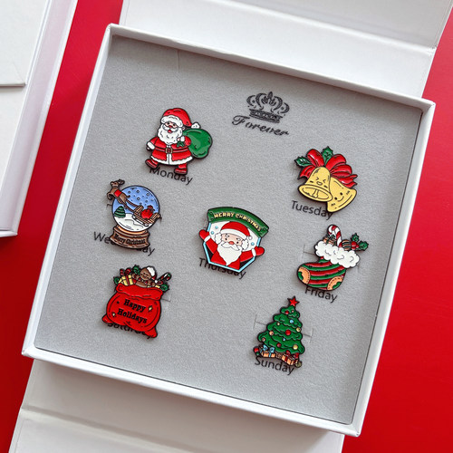 2025新款圣诞节礼物女孩闺蜜送外国人老外徽章胸针创意实用小礼品