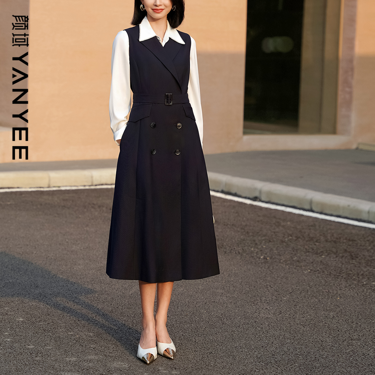 颜域简约翻领百搭无袖连衣裙