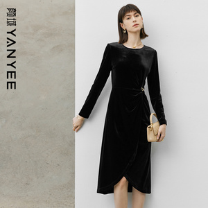 颜域天鹅绒小黑裙女2026新款早春收腰显瘦连身裙高级感气质连衣裙