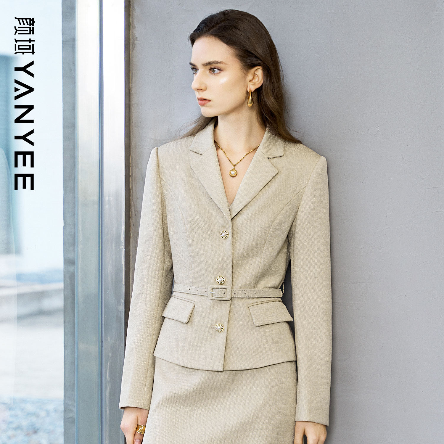 颜域香槟色短款西装外套女2026春装新款高级感轻熟职业气质小西服