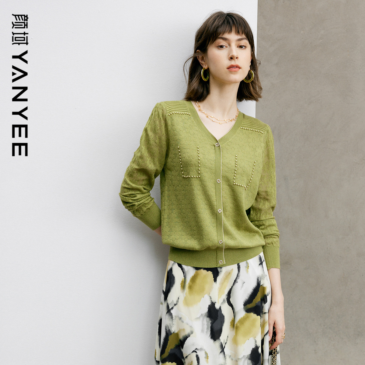 颜域百搭简约V领短款针织衫