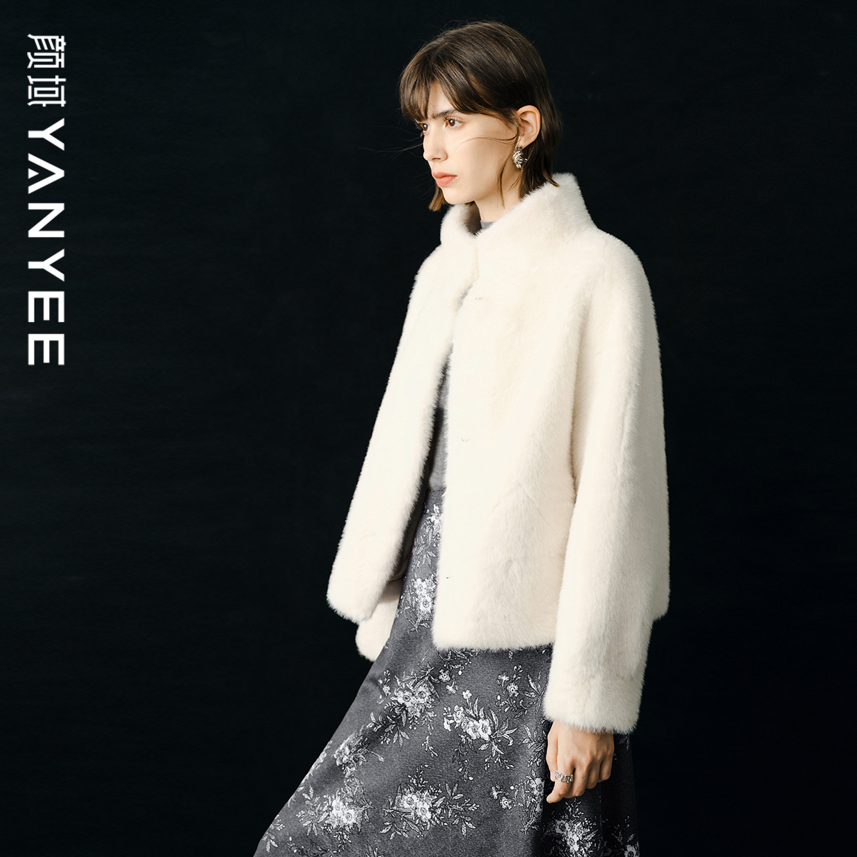 颜域时尚立领短款外套