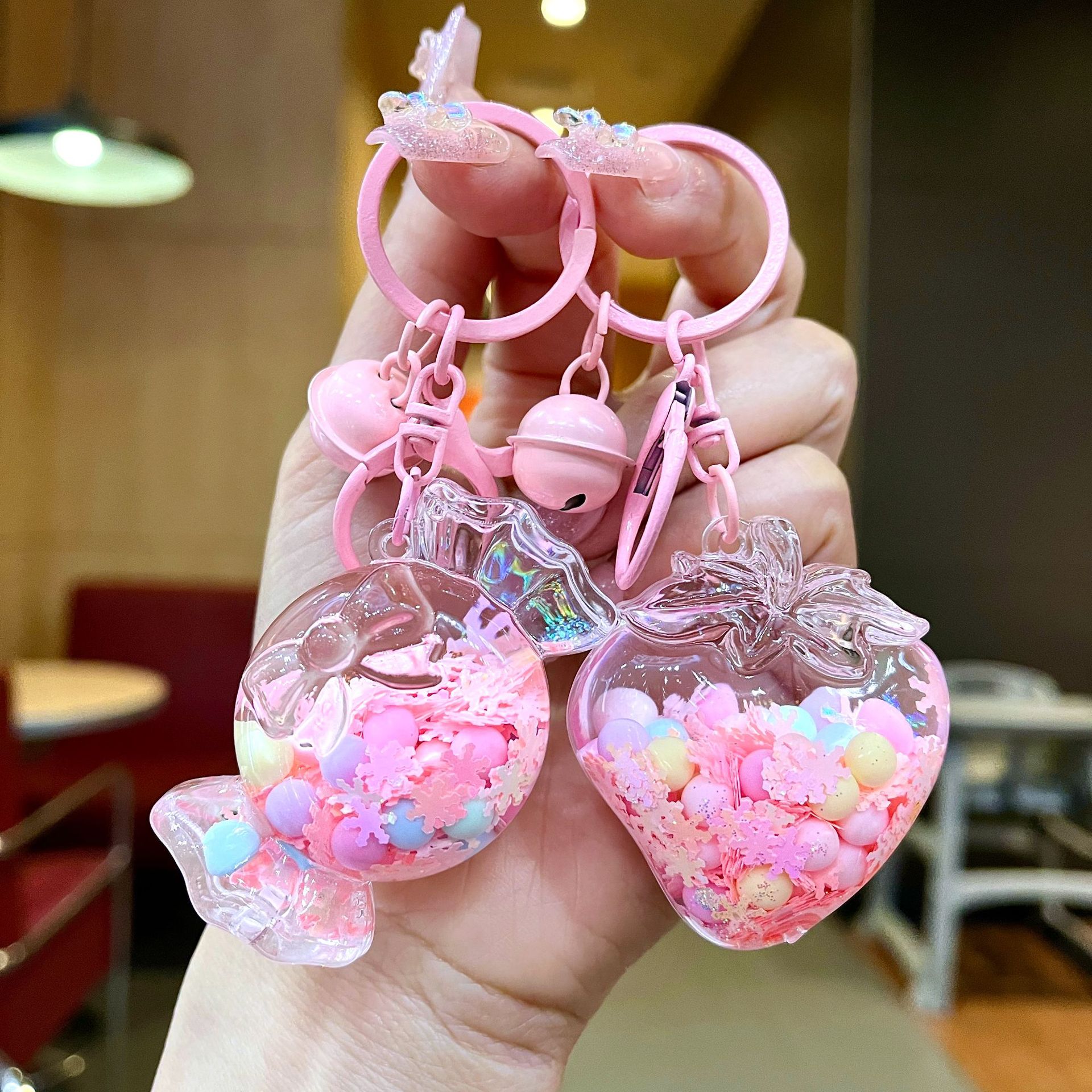 粉色糖果少女心入油流沙钥匙扣漂浮草莓挂饰米奇头可爱夜光小礼品