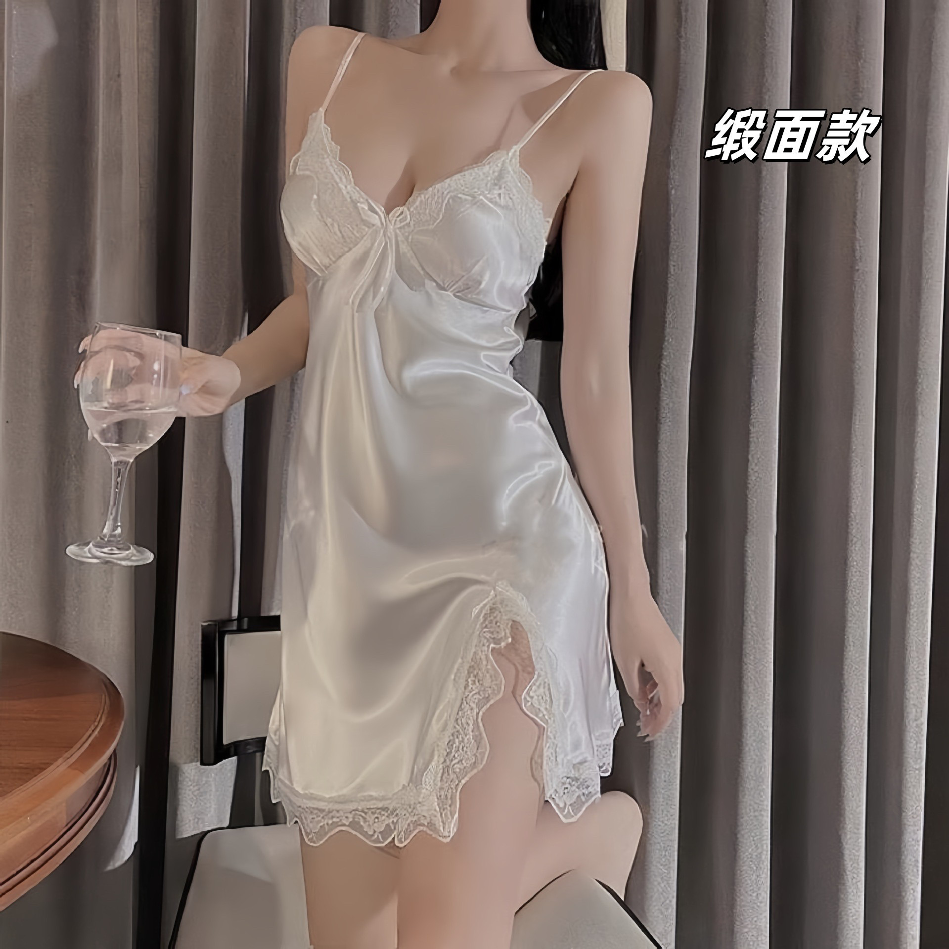 性感睡衣女夏季绸面纯欲风带胸垫高级感蕾丝吊带睡裙睡袍家居服