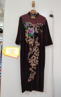 红色丝绒刺绣显瘦连衣裙女装精品 咨询库存拍 只有 3XL 4XL