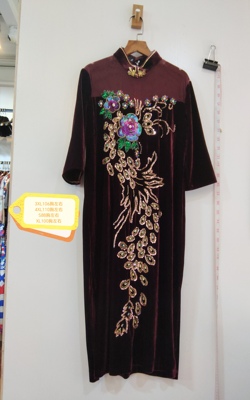 红色丝绒刺绣显瘦连衣裙女装精品 咨询库存拍 只有S 3XL 4XL