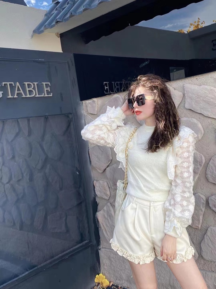 欧洲站2025秋冬新款欧货时尚百搭蕾丝拼接立体花朵减龄上衣小衫潮