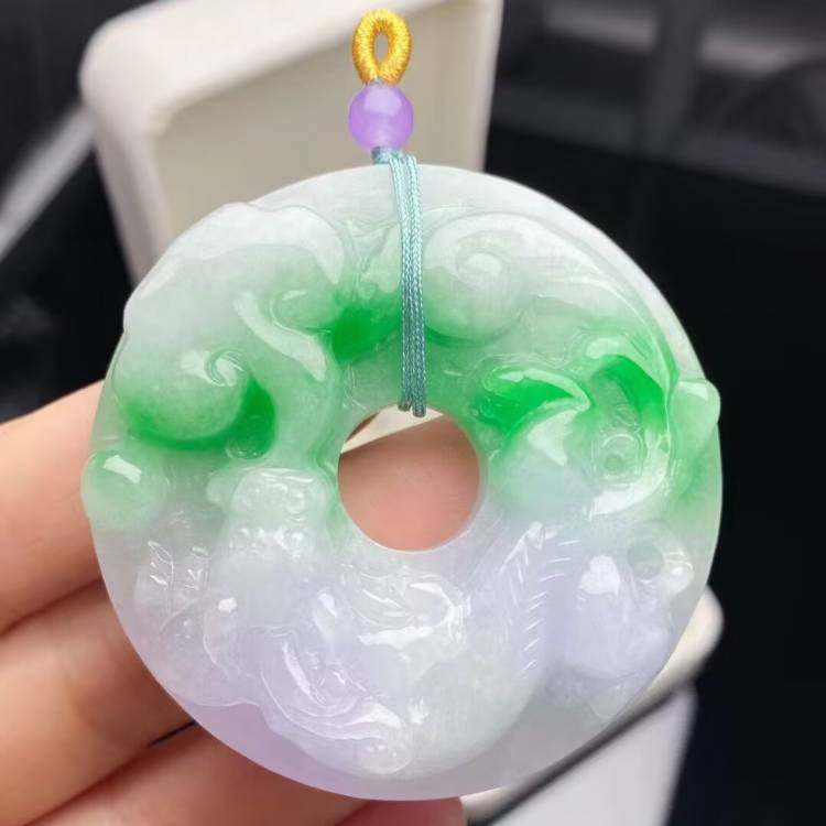 缅甸翡翠貔貅吊坠冰糯种春带彩翡翠处理仿古貔貅牌挂件男女款玉佩