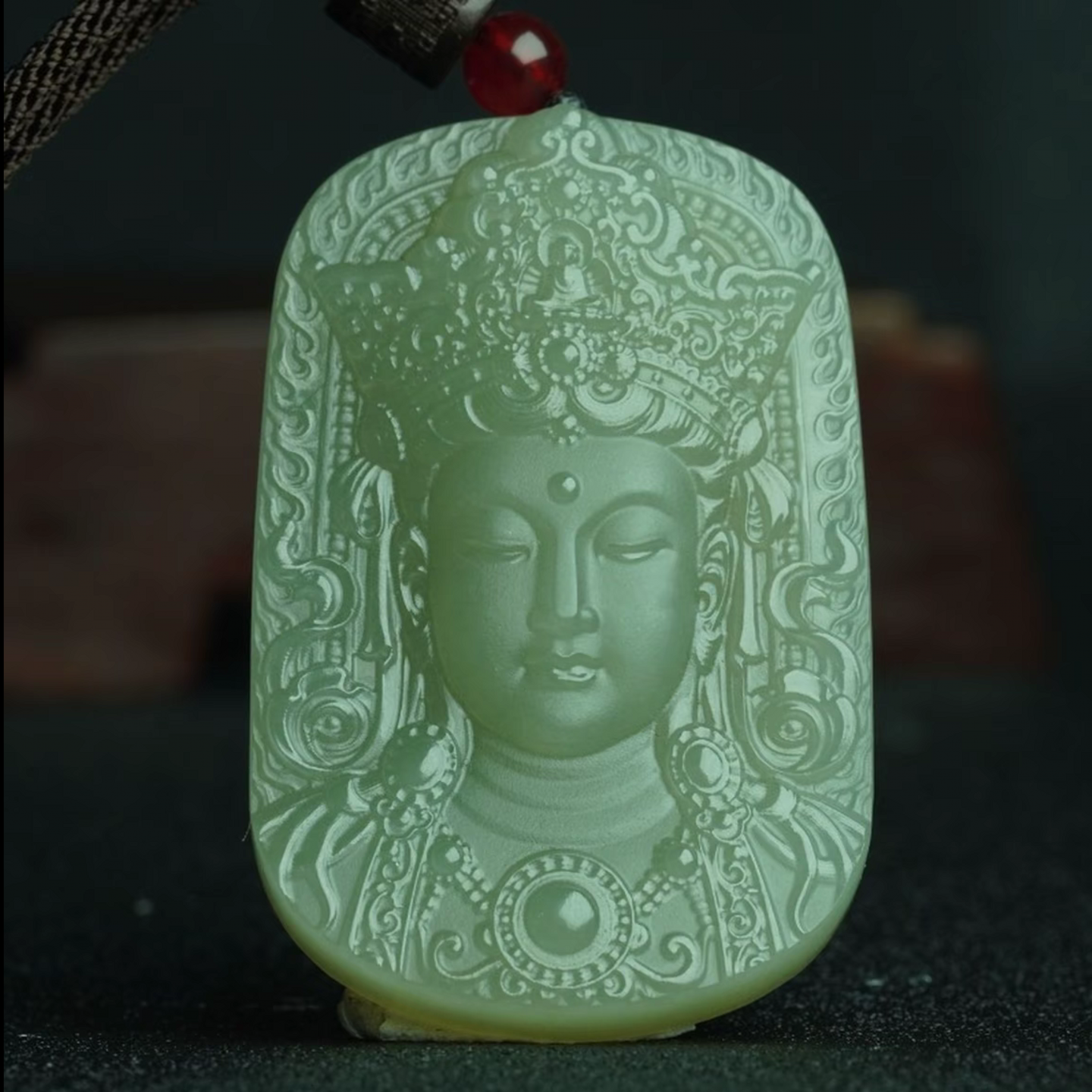 保真正品和田玉观音头吊坠