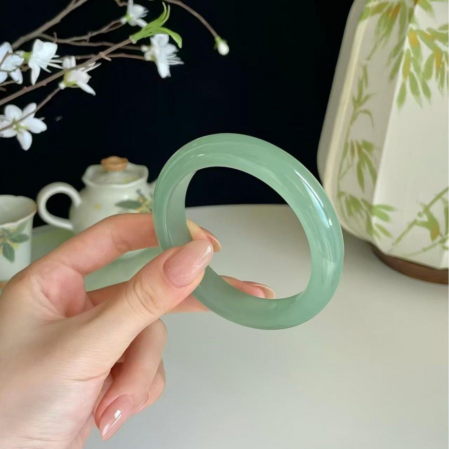 茶晴蜂蜜水湖水绿翡翠色玉镯子